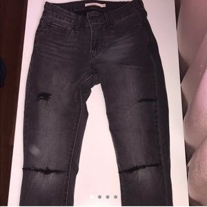 the cutest pair of grey levi’s!